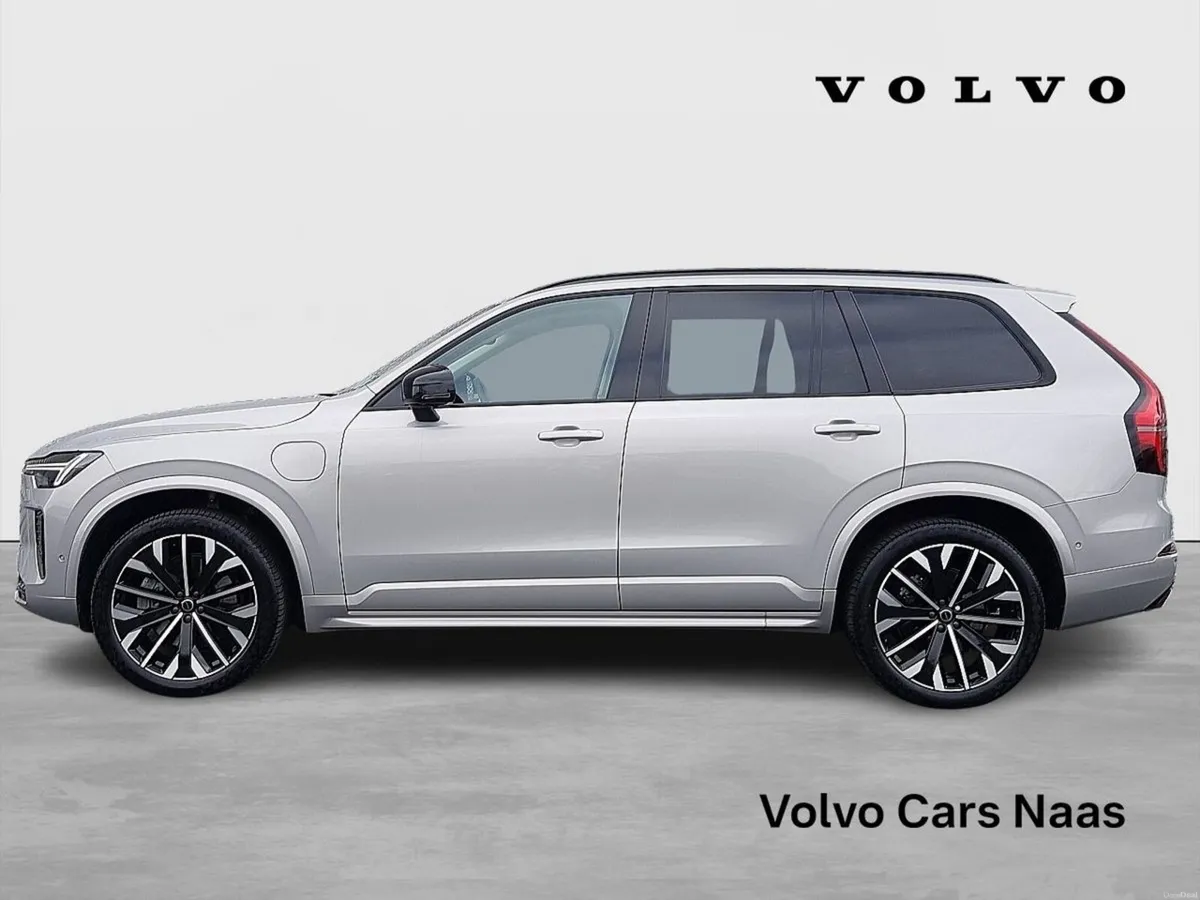 Volvo XC90 T8 PHEV AWD ULTRA DARK THEME - Image 3