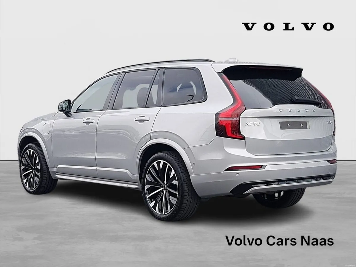 Volvo XC90 T8 PHEV AWD ULTRA DARK THEME - Image 2
