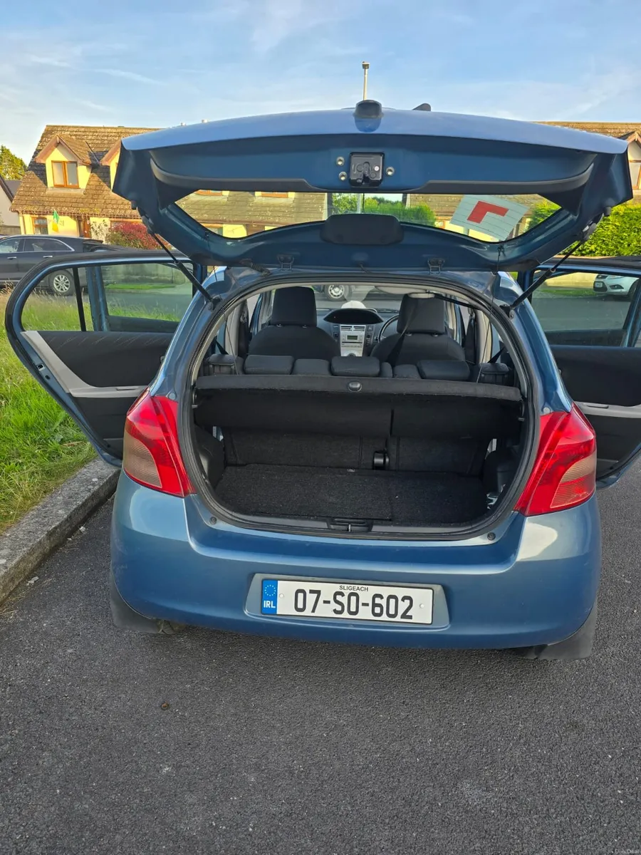 A toyota Yaris 2007 - Image 2