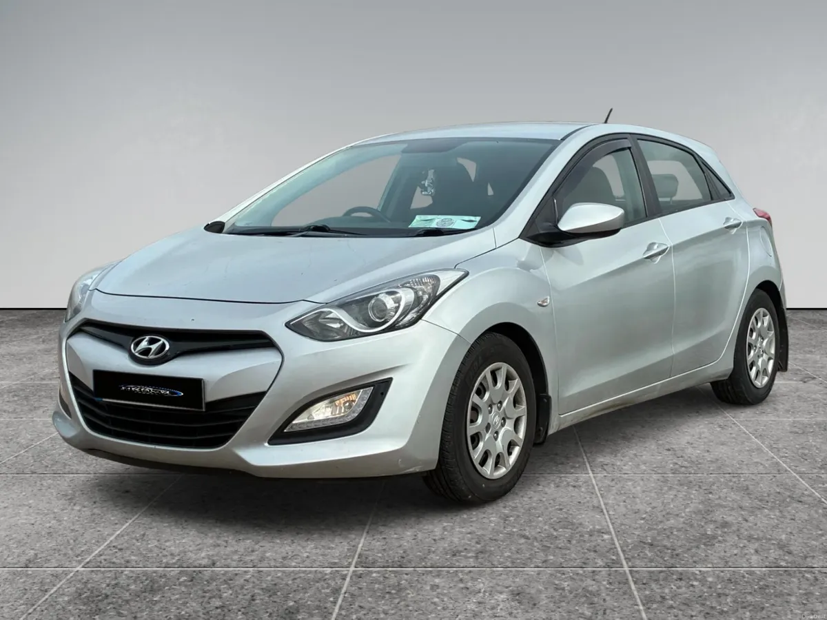HYUNDAI I30 1.4 DSL CLASSIC 4DR - Image 3
