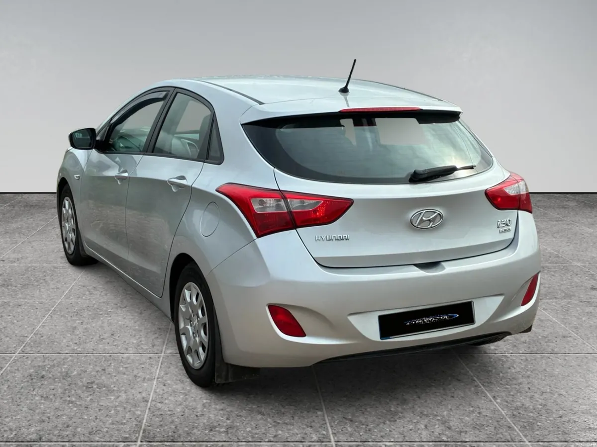 HYUNDAI I30 1.4 DSL CLASSIC 4DR - Image 6