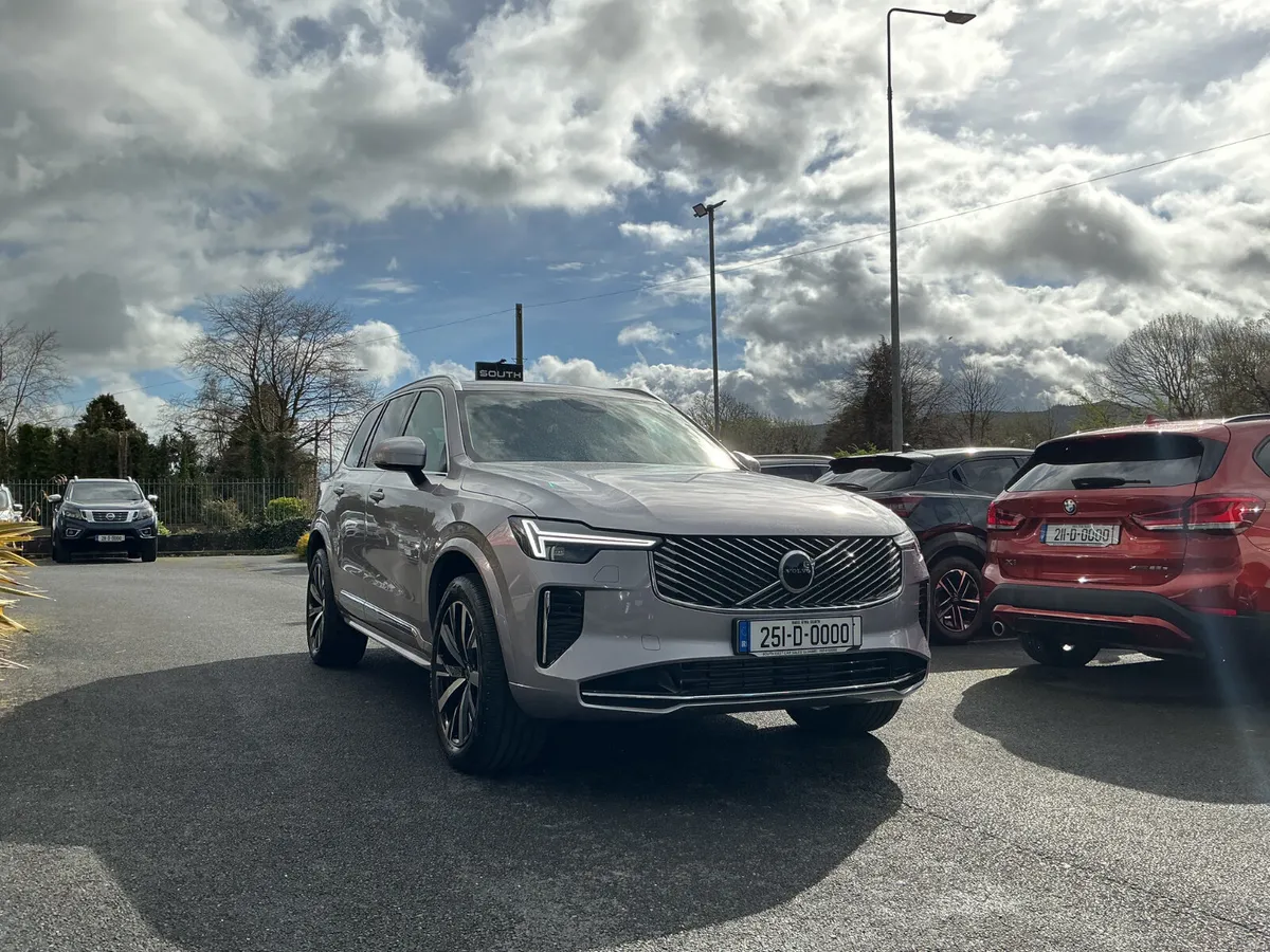2025 VOLVO XC90 CORE T8 PHEV AWD AUTO - Image 5