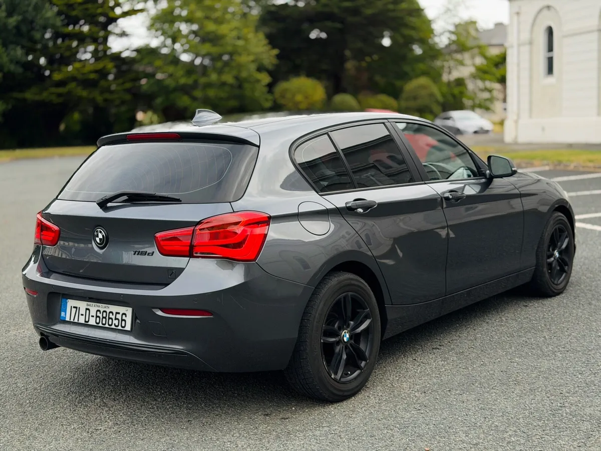 2017 BMW 118D • AUTO • - Image 3