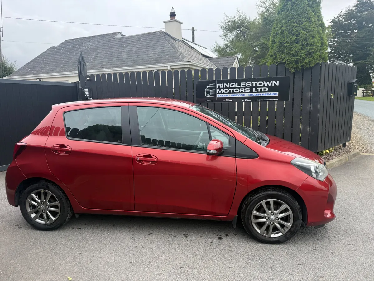 2015 Toyota Yaris Luna - Image 6