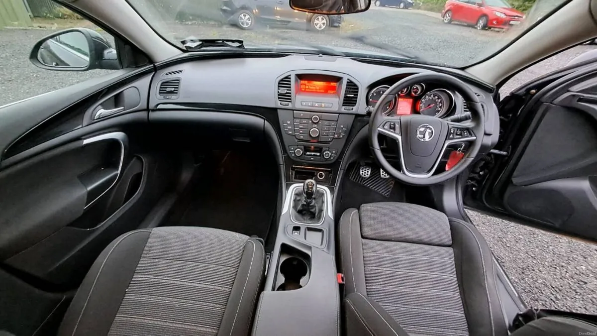 2012 Vauxal Insignia - Image 5