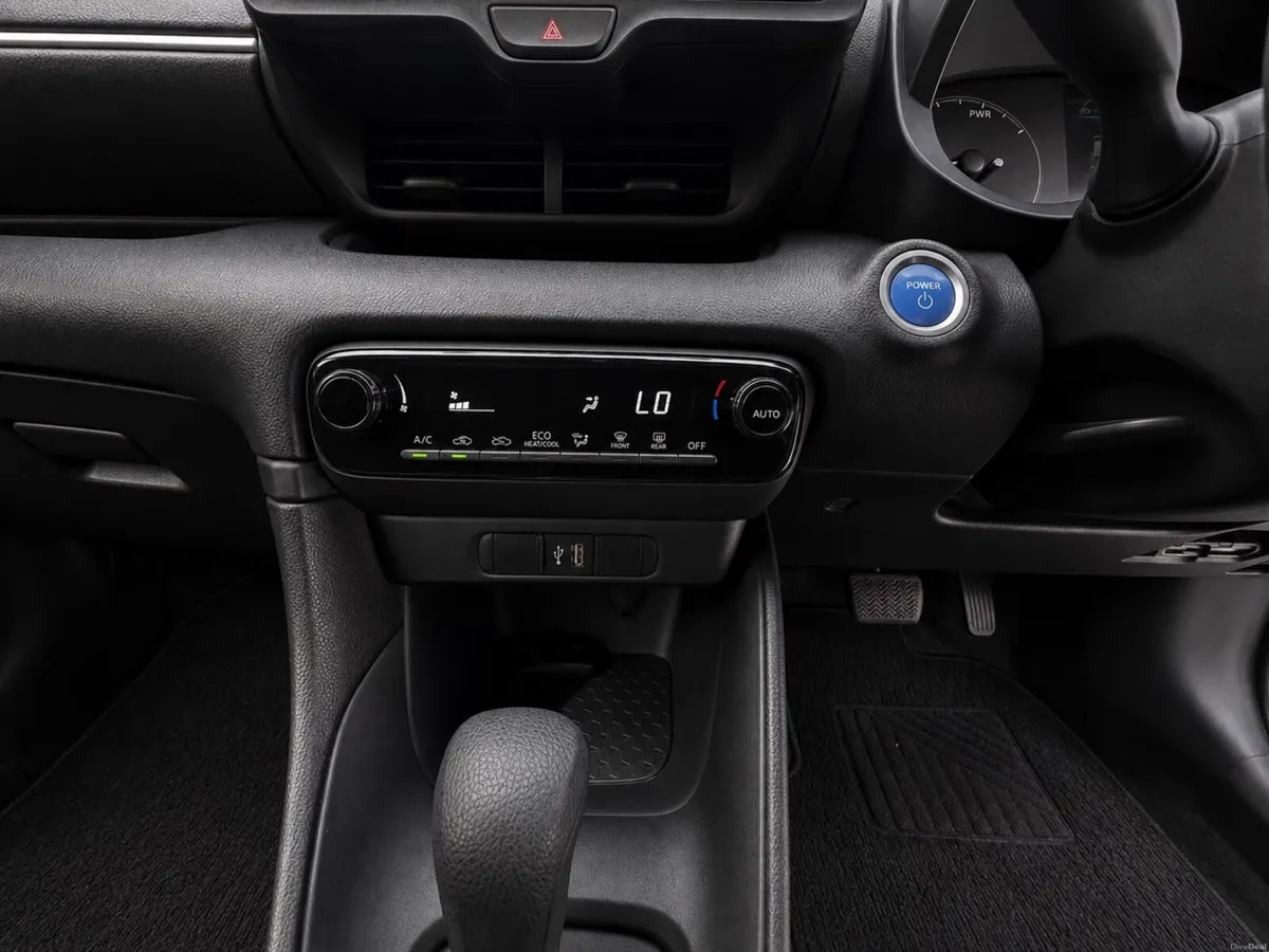 TOYOTA YARIS 2021 1.5 HYBRID AUTOMATIC TOP SPEC - Image 6
