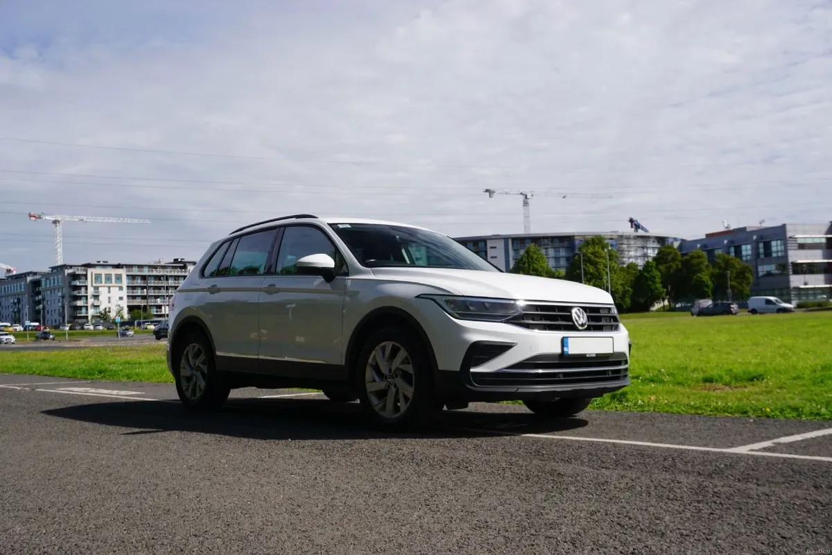 2021 Volkswagen Tiguan 2.0 TDI Life - One Owner - Image 6