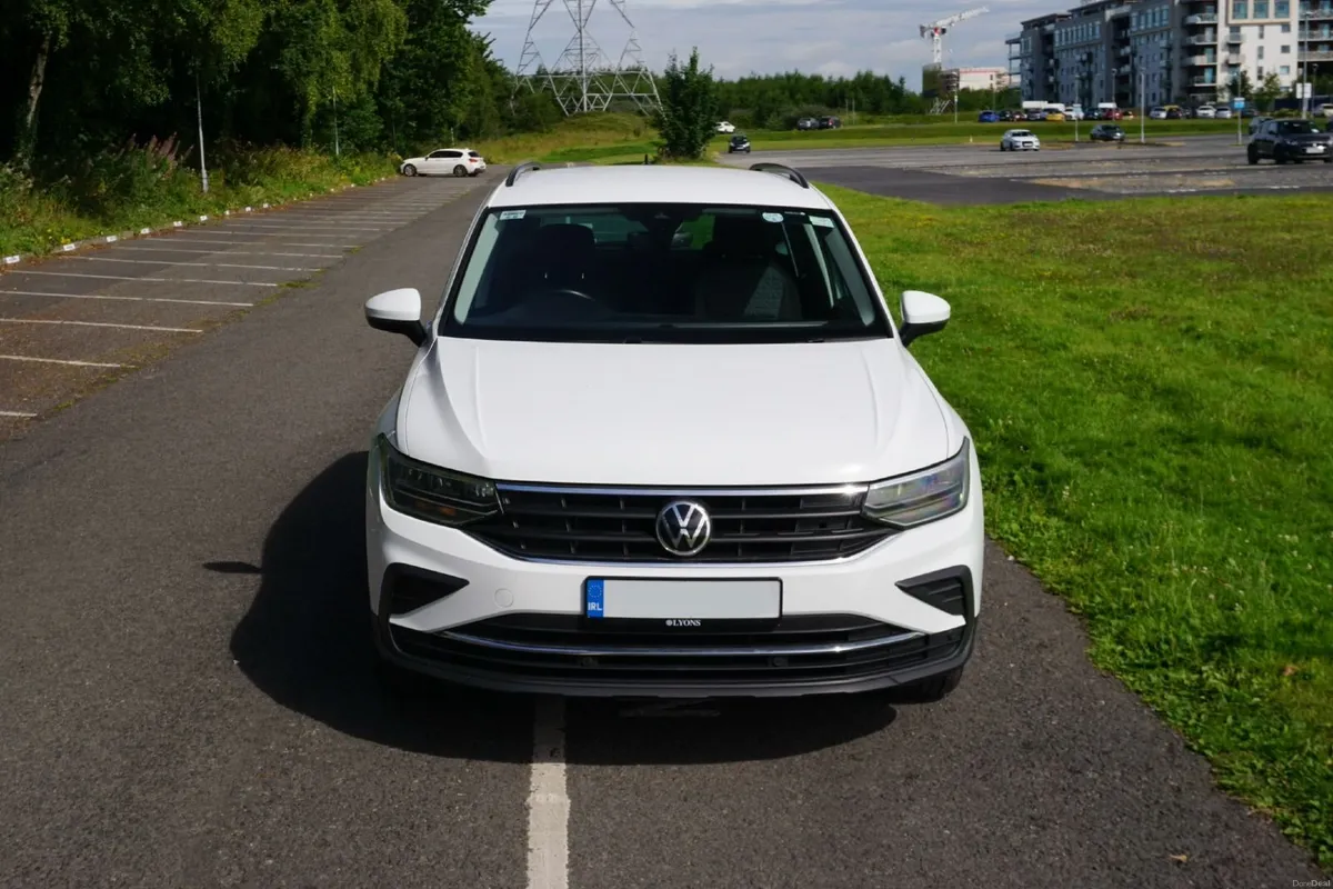 2021 Volkswagen Tiguan 2.0 TDI Life - One Owner - Image 3