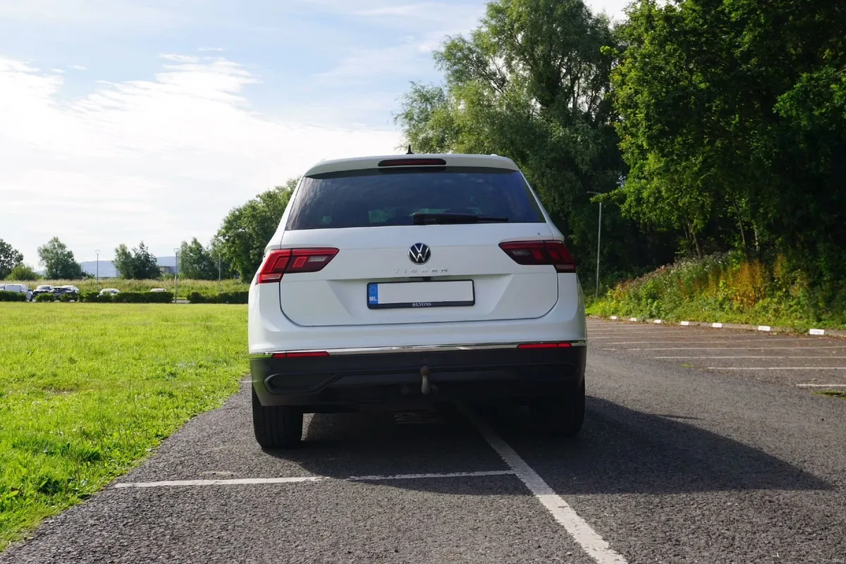 2021 Volkswagen Tiguan 2.0 TDI Life - One Owner - Image 5