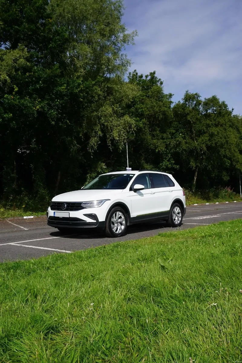 2021 Volkswagen Tiguan 2.0 TDI Life - One Owner - Image 2