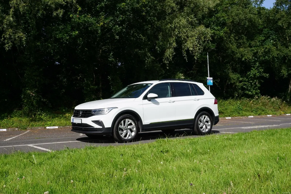 2021 Volkswagen Tiguan 2.0 TDI Life - One Owner - Image 1