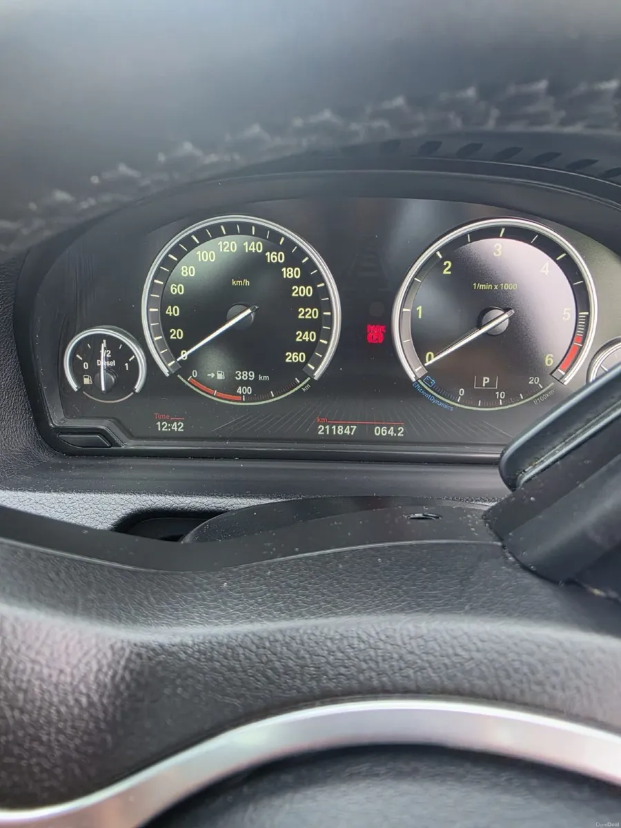 BMW 5-Series 2016 GT - Image 2