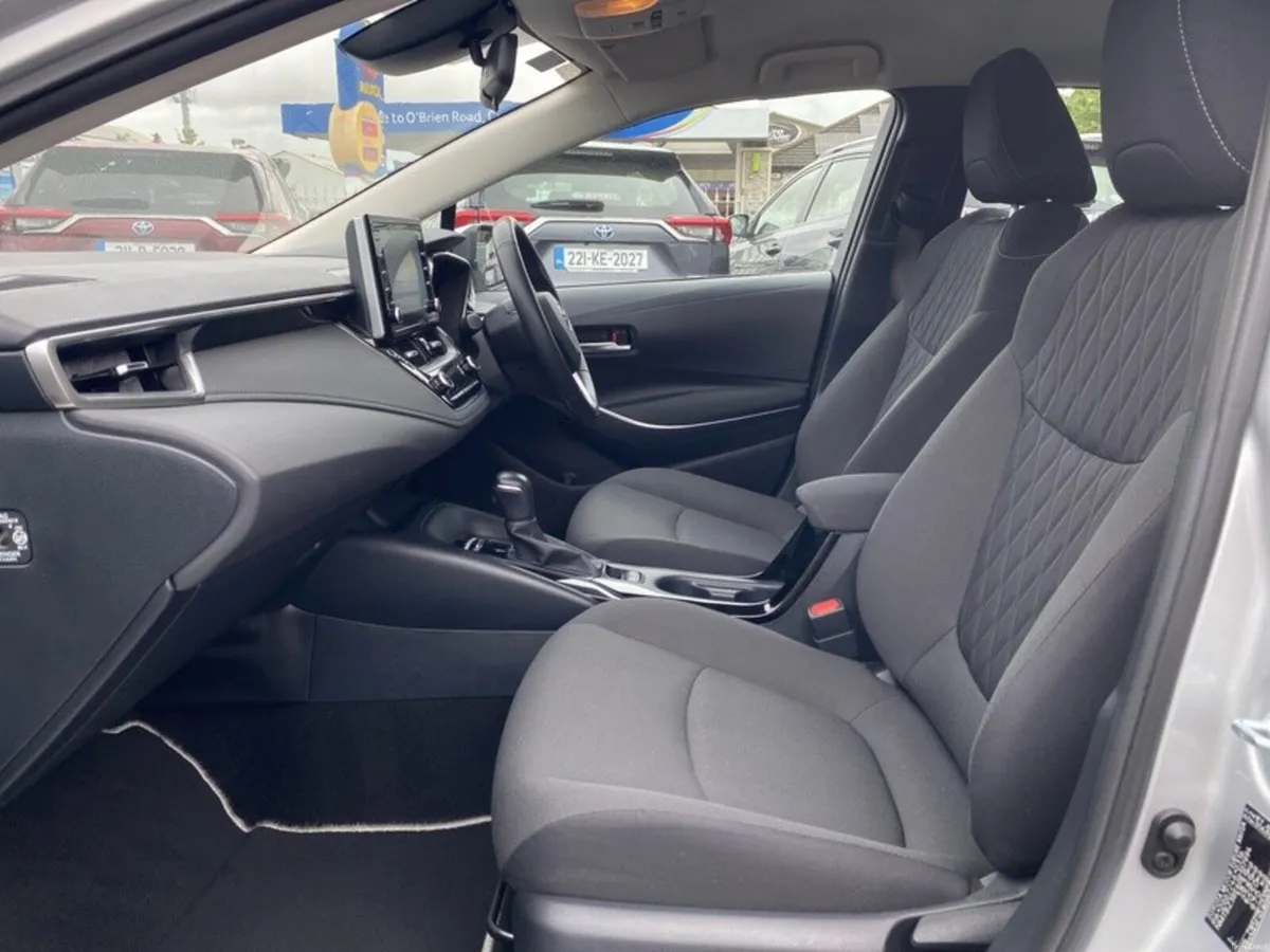 Toyota Corolla HYBRID LUNA SALOON - Image 6
