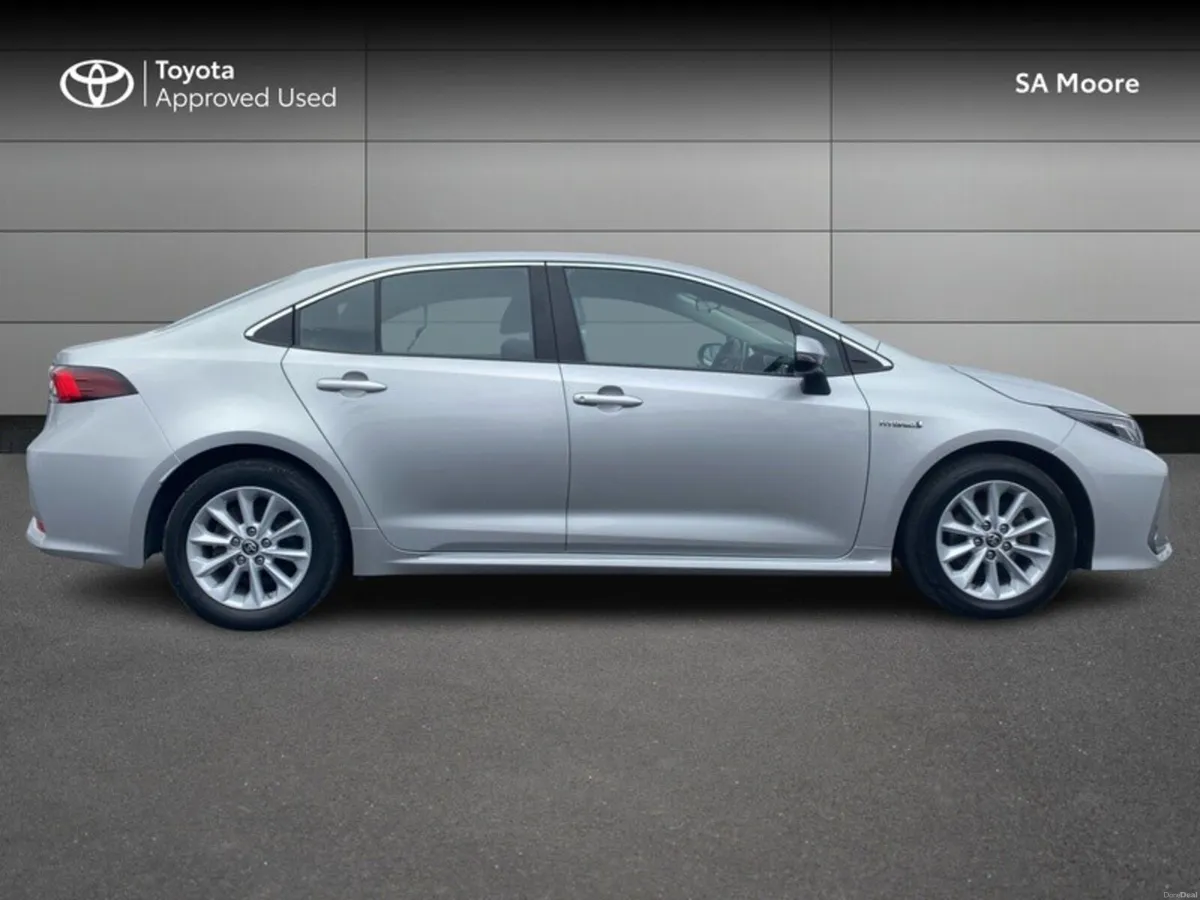 Toyota Corolla HYBRID LUNA SALOON - Image 3