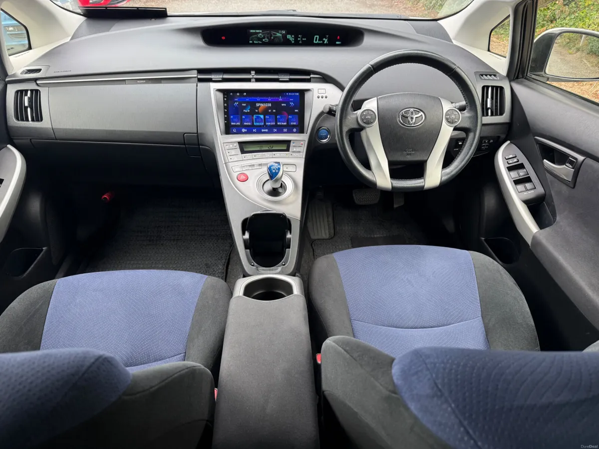 Toyota prius - Image 3