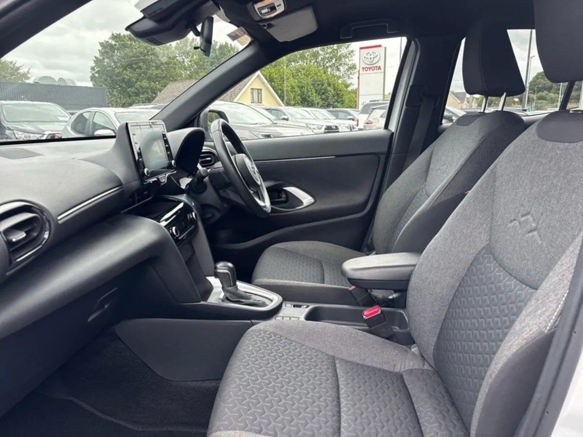 Toyota Yaris Cross CROSS LUNA SPORT 4DR AUTO - Image 6