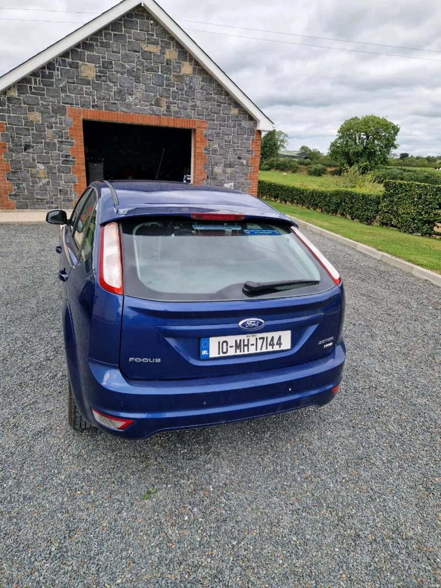 Ford Focus 2010 - Image 2