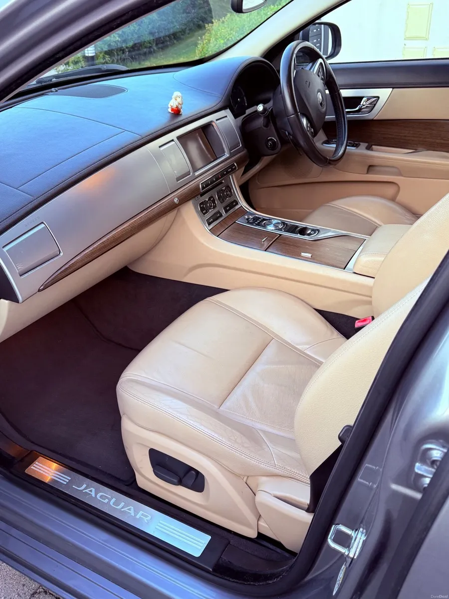 Jaguar XF 2015 - Image 2