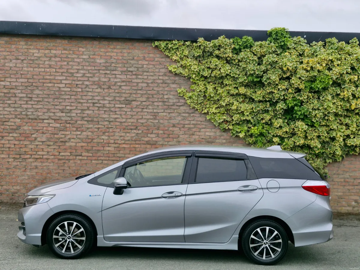 Honda Shuttle AUTOMATIC PETROL HYBRID - Image 4