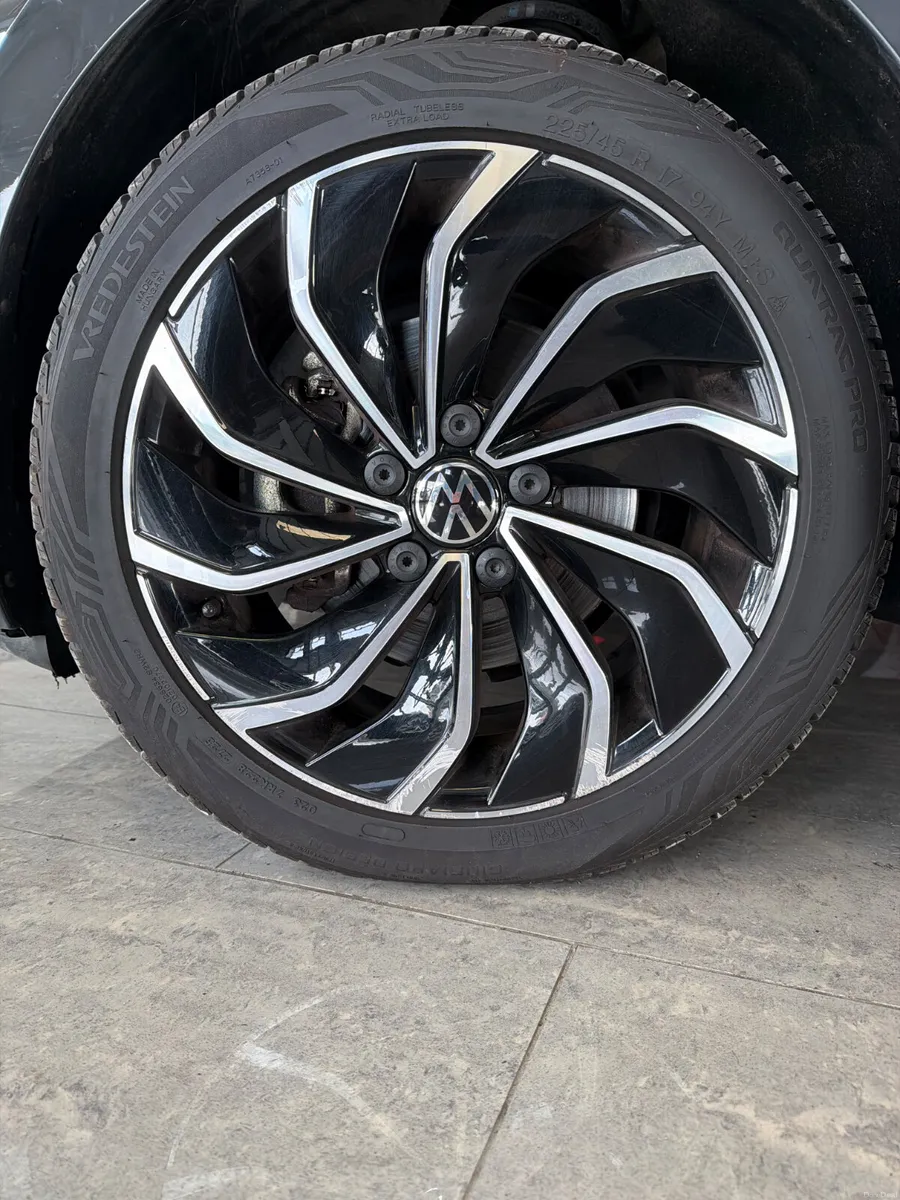 Volkswagen Golf 2024 - Image 3