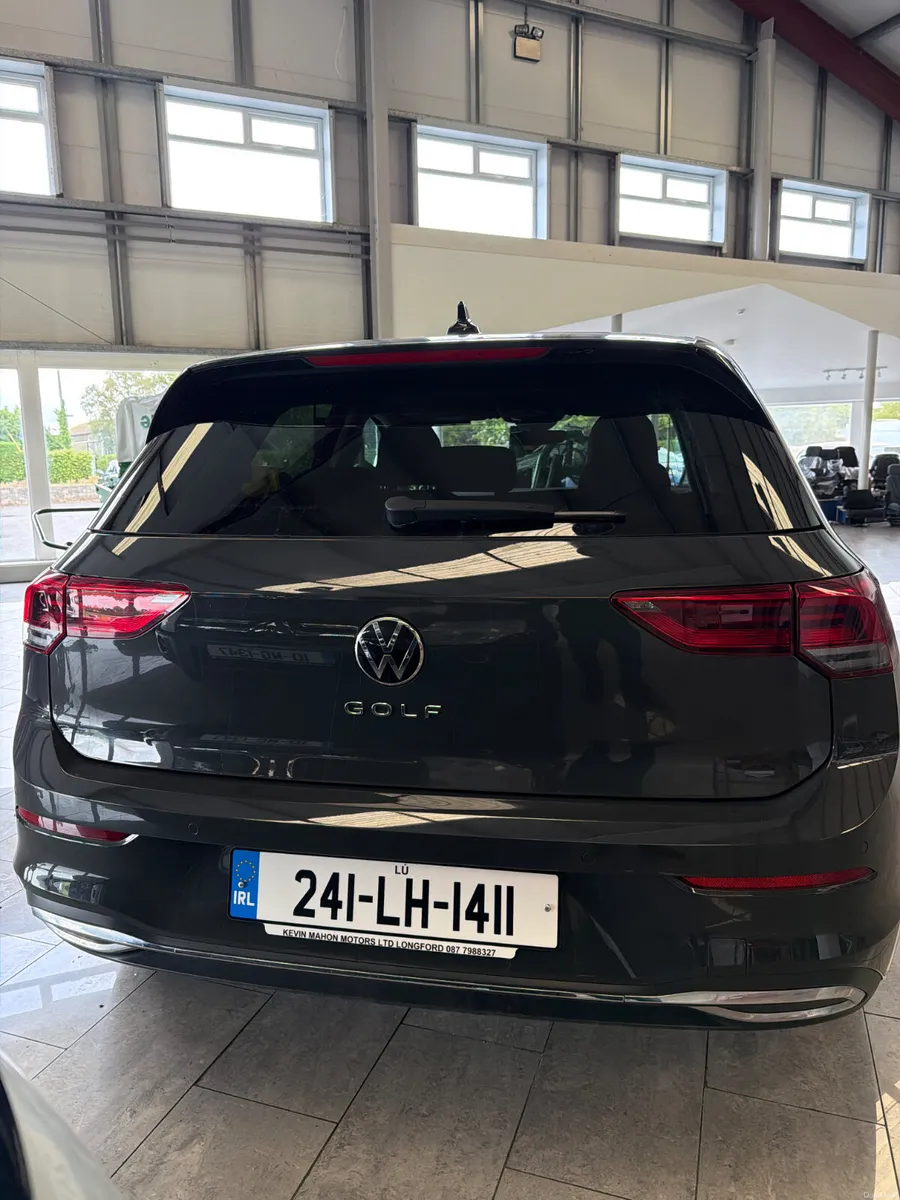 Volkswagen Golf 2024 - Image 4