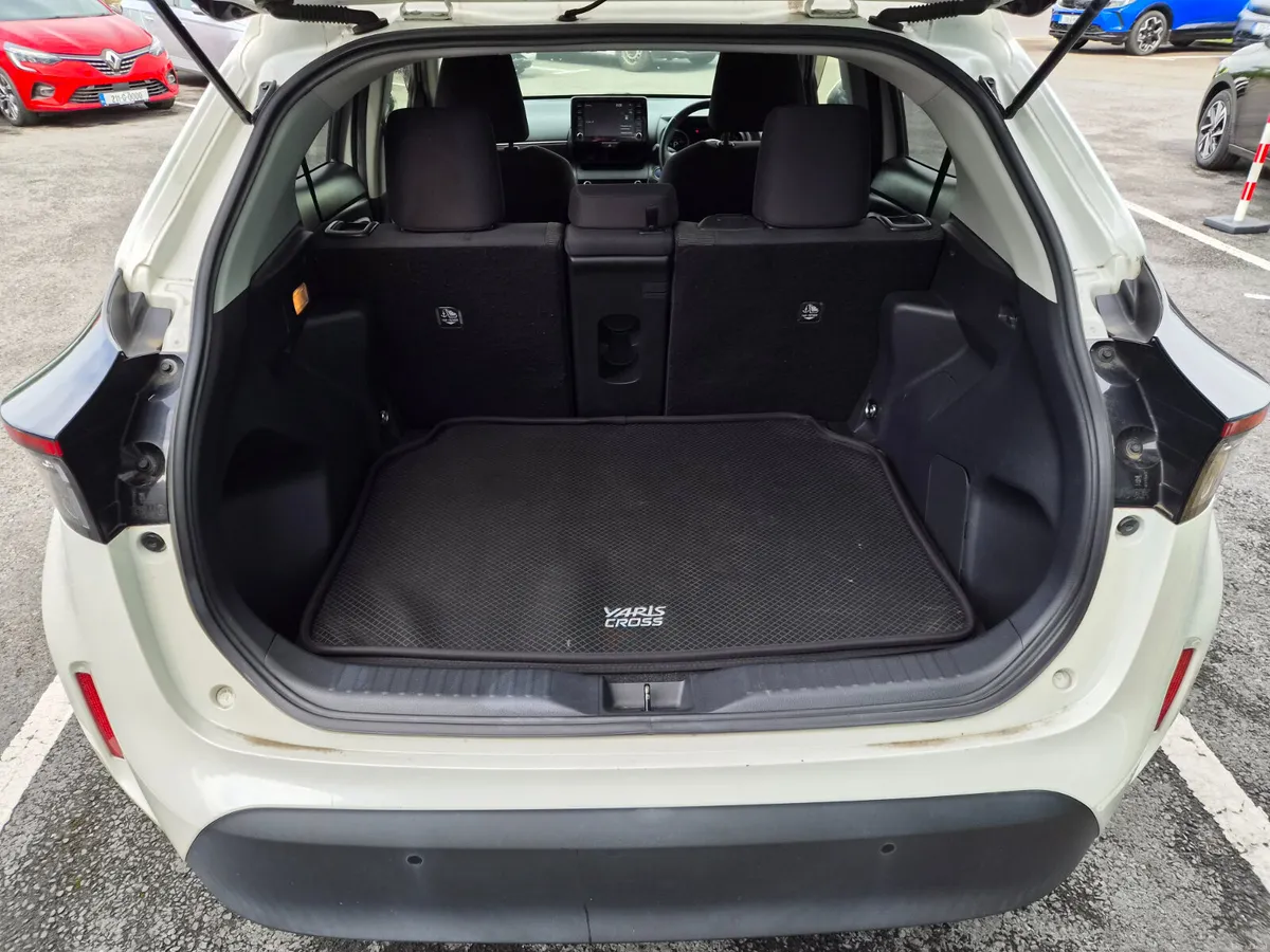 Toyota Yaris Cross 2023 4WD 1.5L Petrol Hybrid Aut - Image 5