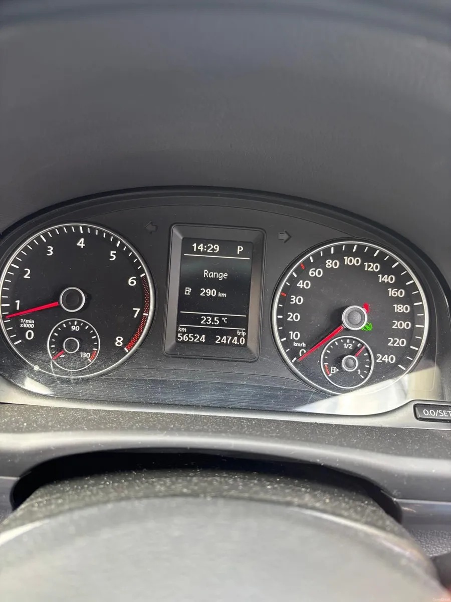 Volkswagen Touran 2013 - Image 2