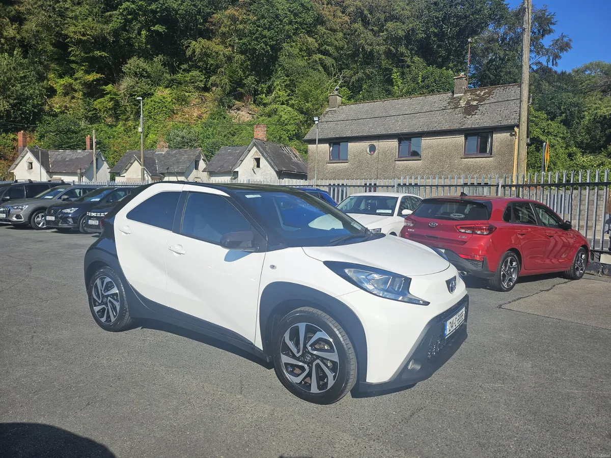 Toyota Aygo X 2024 1.0 Design Bitone White - Image 2