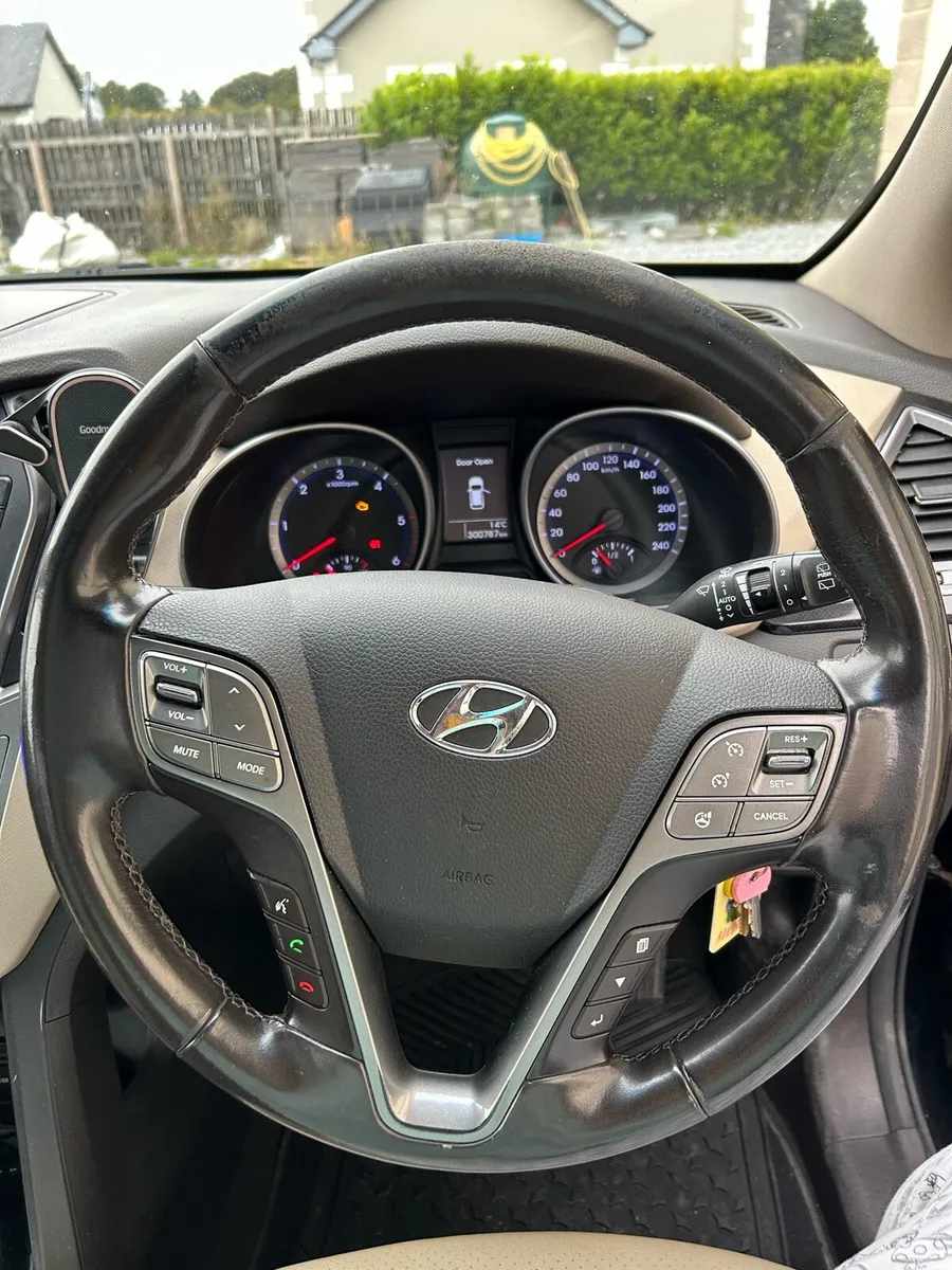Hyundai Santa Fe 2014 - Image 6
