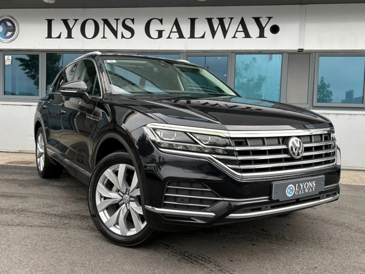 Volkswagen Touareg 3.0Tdi / Glass Roof / Head up d - Image 1