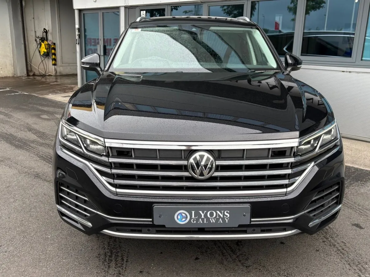 Volkswagen Touareg 3.0Tdi / Glass Roof / Head up d - Image 5