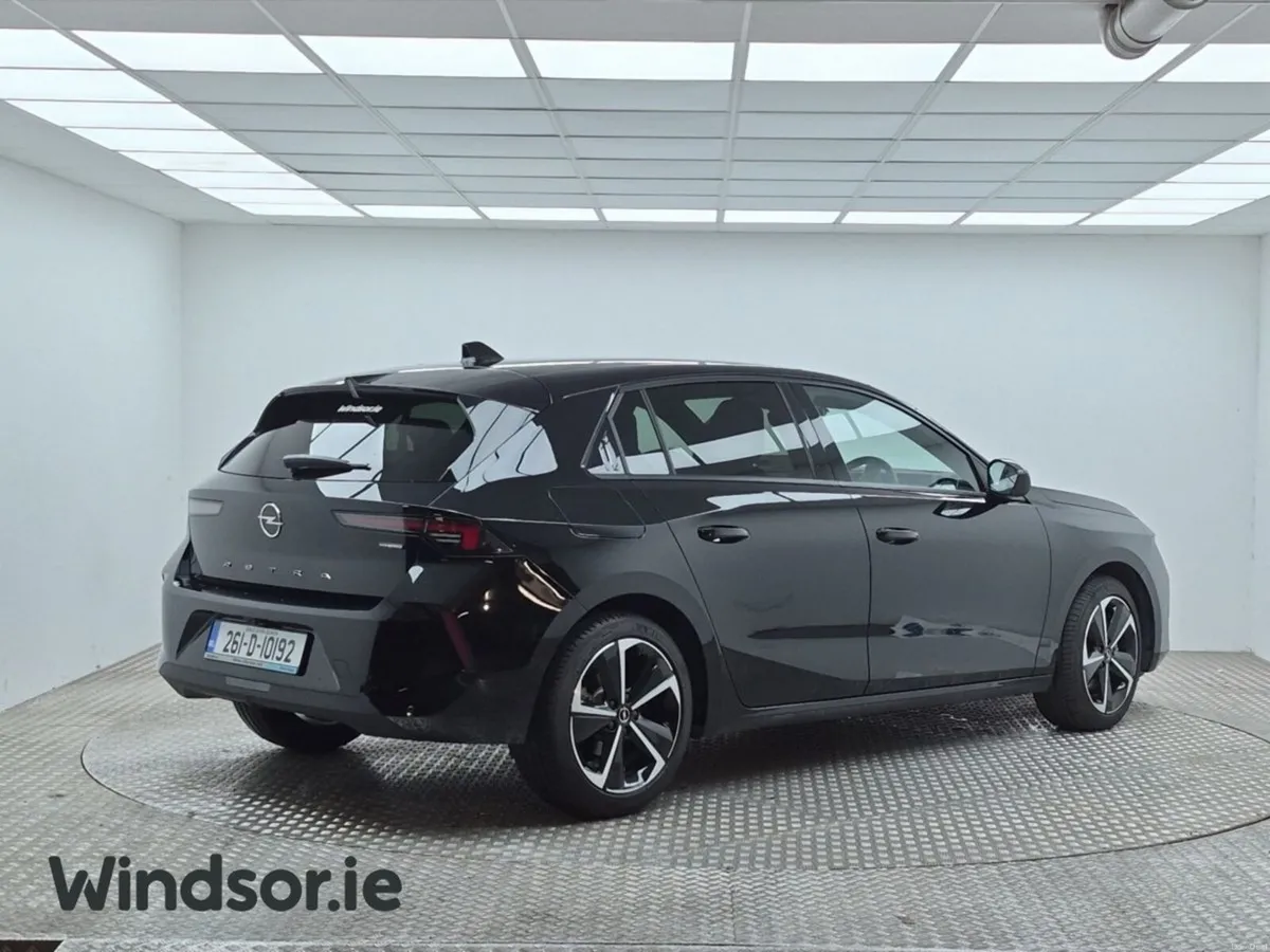 Opel Astra Hybrid Elegance automatic - Image 2