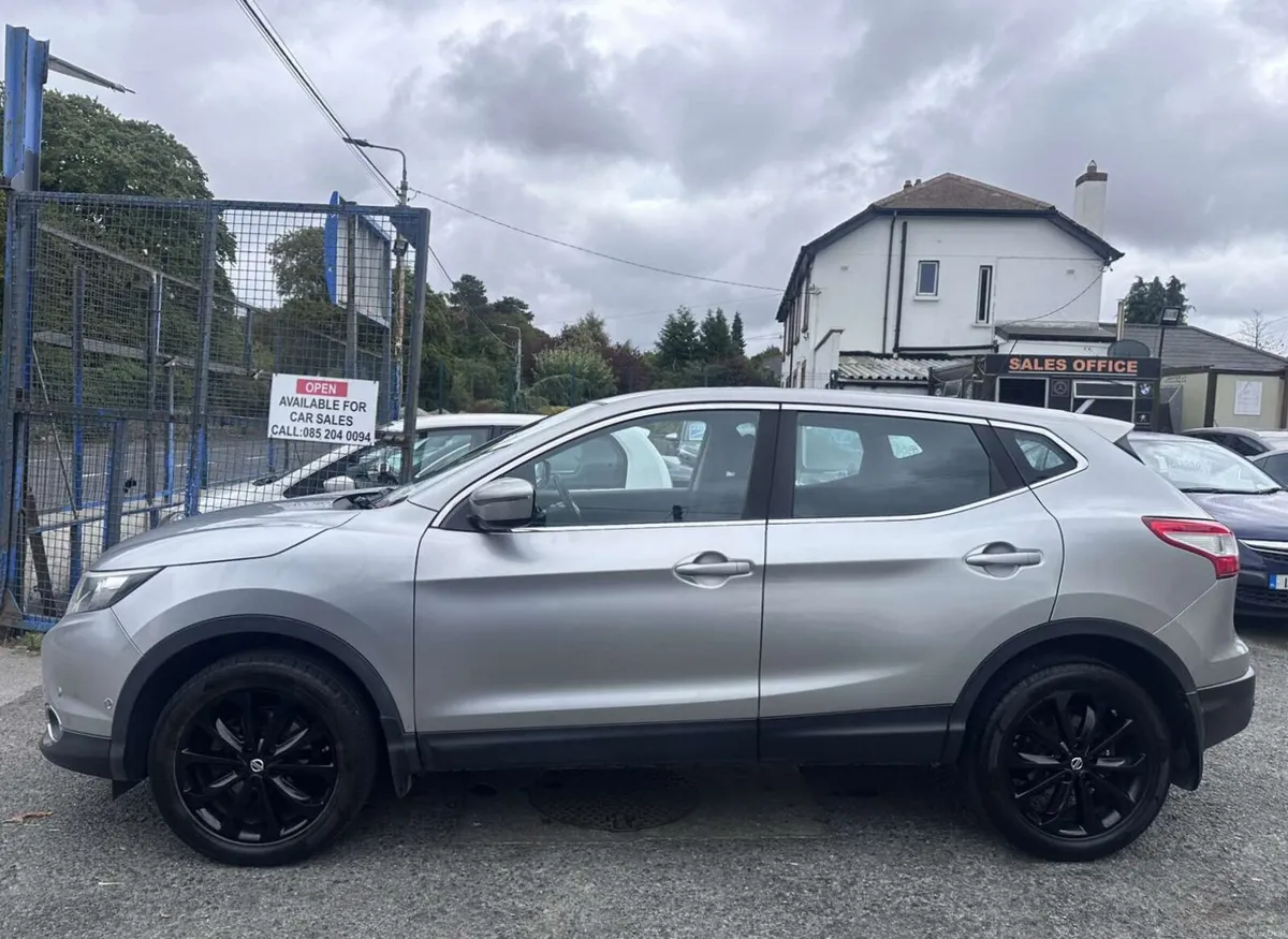 2017 Nissan Qashqai AUTOMATIC, Low Mileage - Image 3
