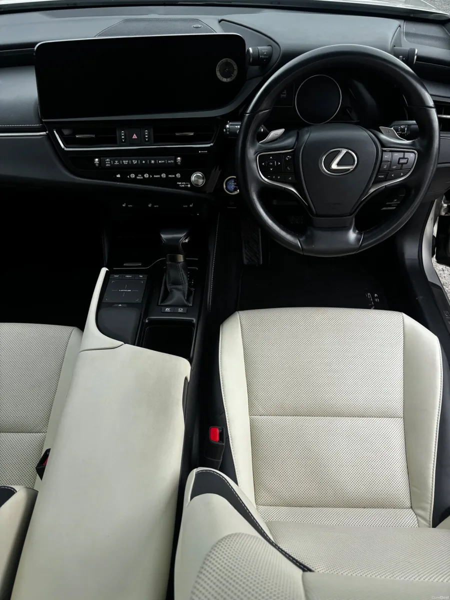 222 Lexus ES 300H Executive - Image 2