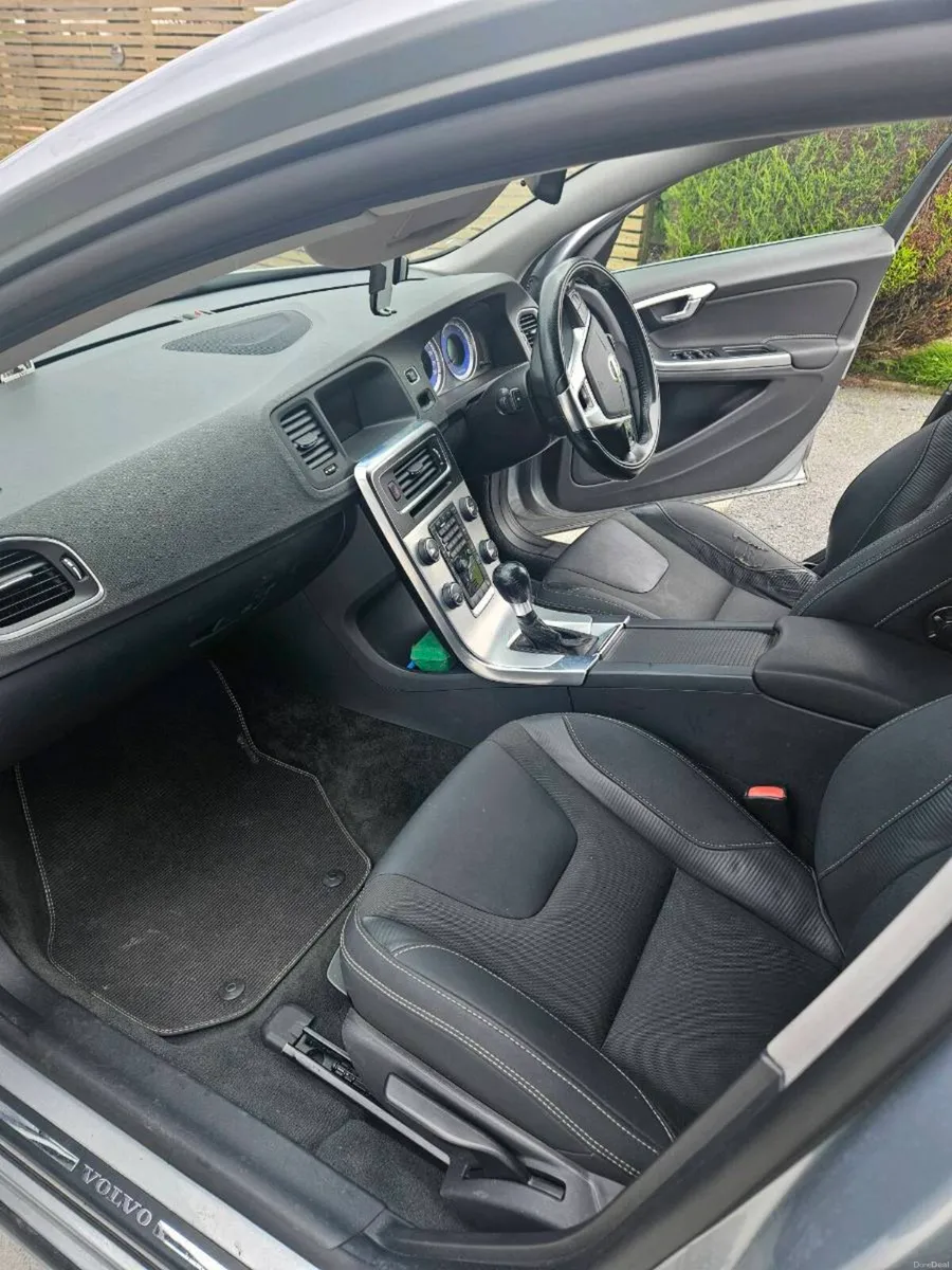 Volvo v60 - Image 6