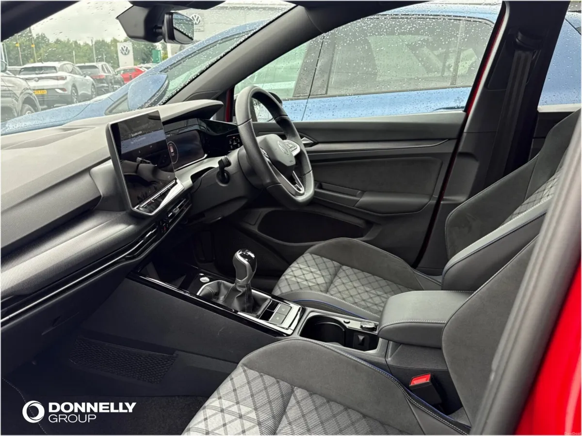 Volkswagen Golf Hatchback Black Edition - Image 2