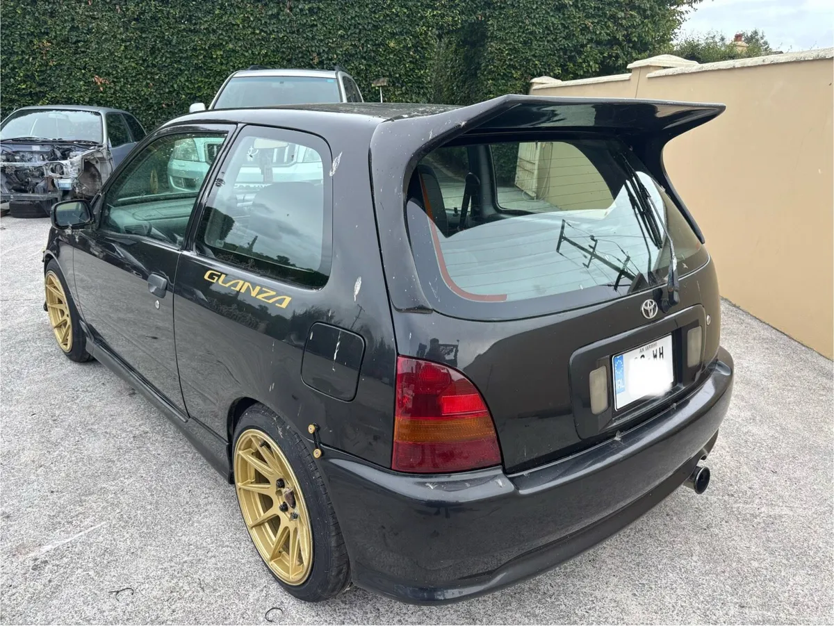 Toyota Starlet Glanza V - Image 4