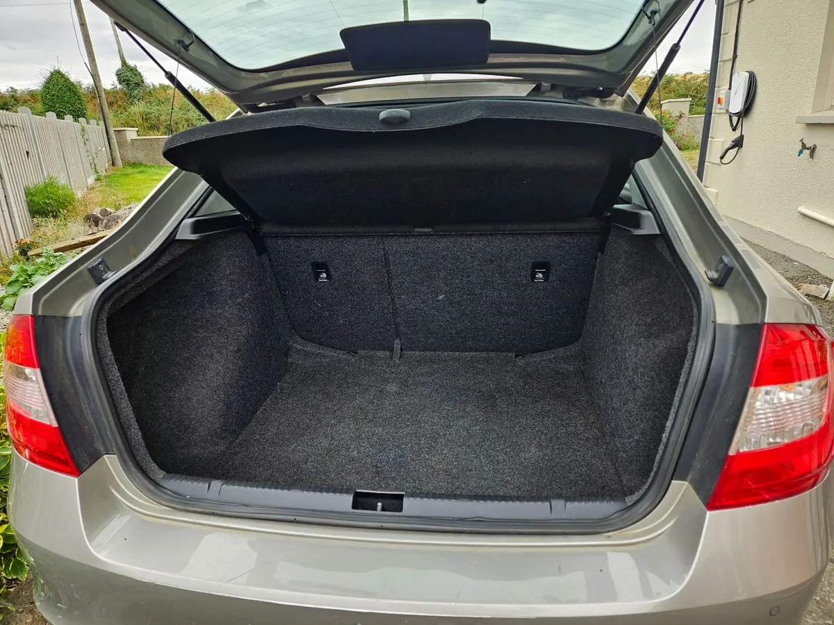 Skoda Rapid 2013 - Image 2