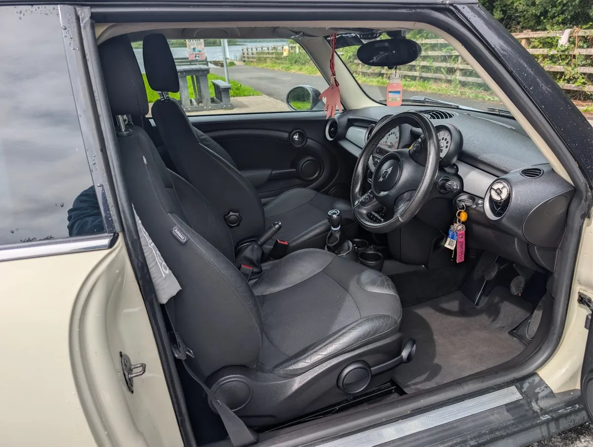 Mini Cooper 2011 - Image 6