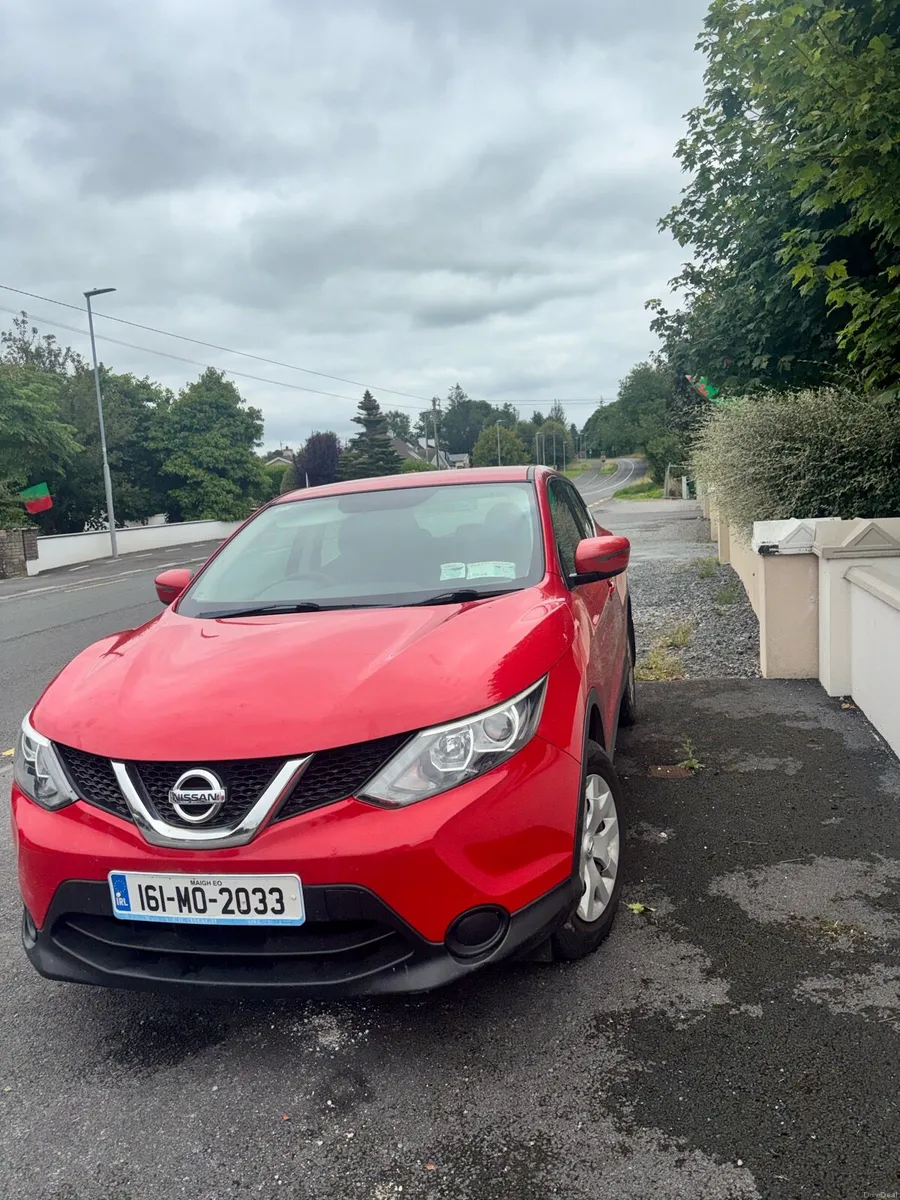 Red Nissan Qashqai - Image 1