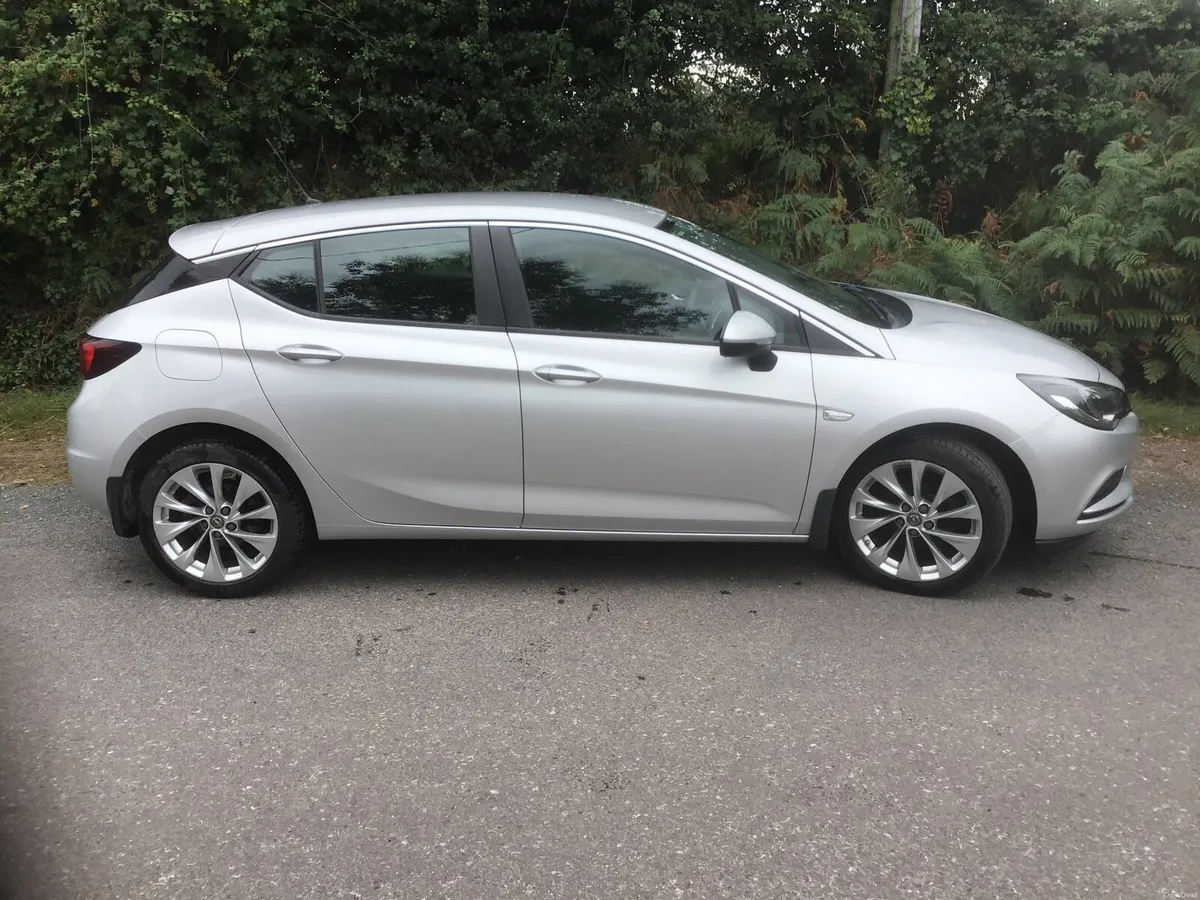 Opel Astra 2017  5Door Hatchback Low Mileage - Image 2