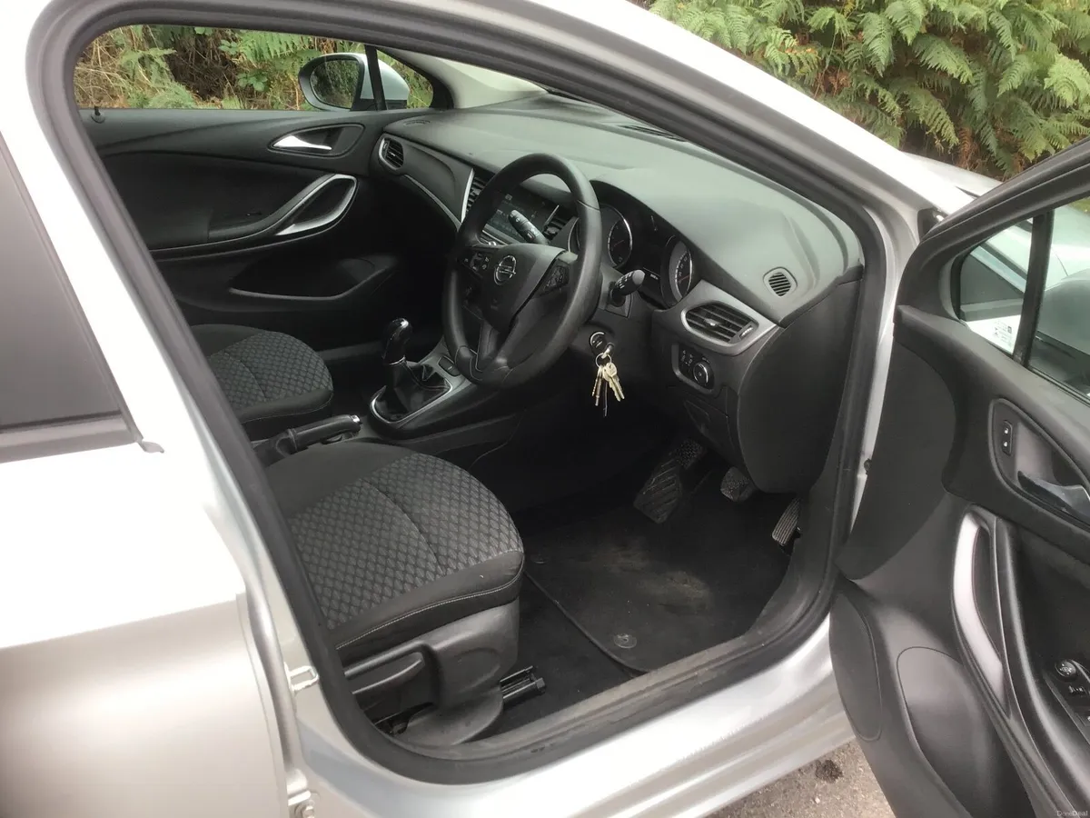 Opel Astra 2017  5Door Hatchback Low Mileage - Image 6