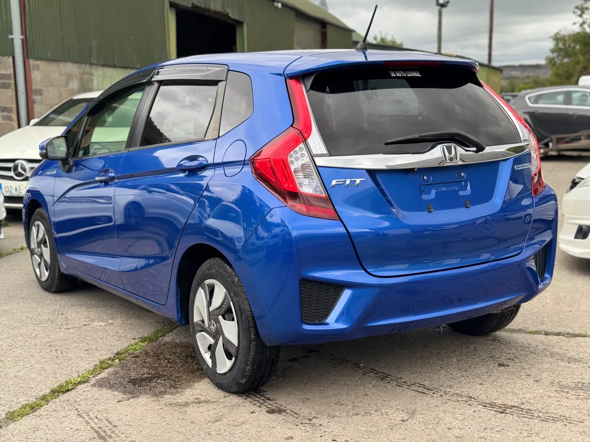 Honda Fit 1.5 Hybrid Auto 52000KM ONLY 2014 2 keys - Image 6