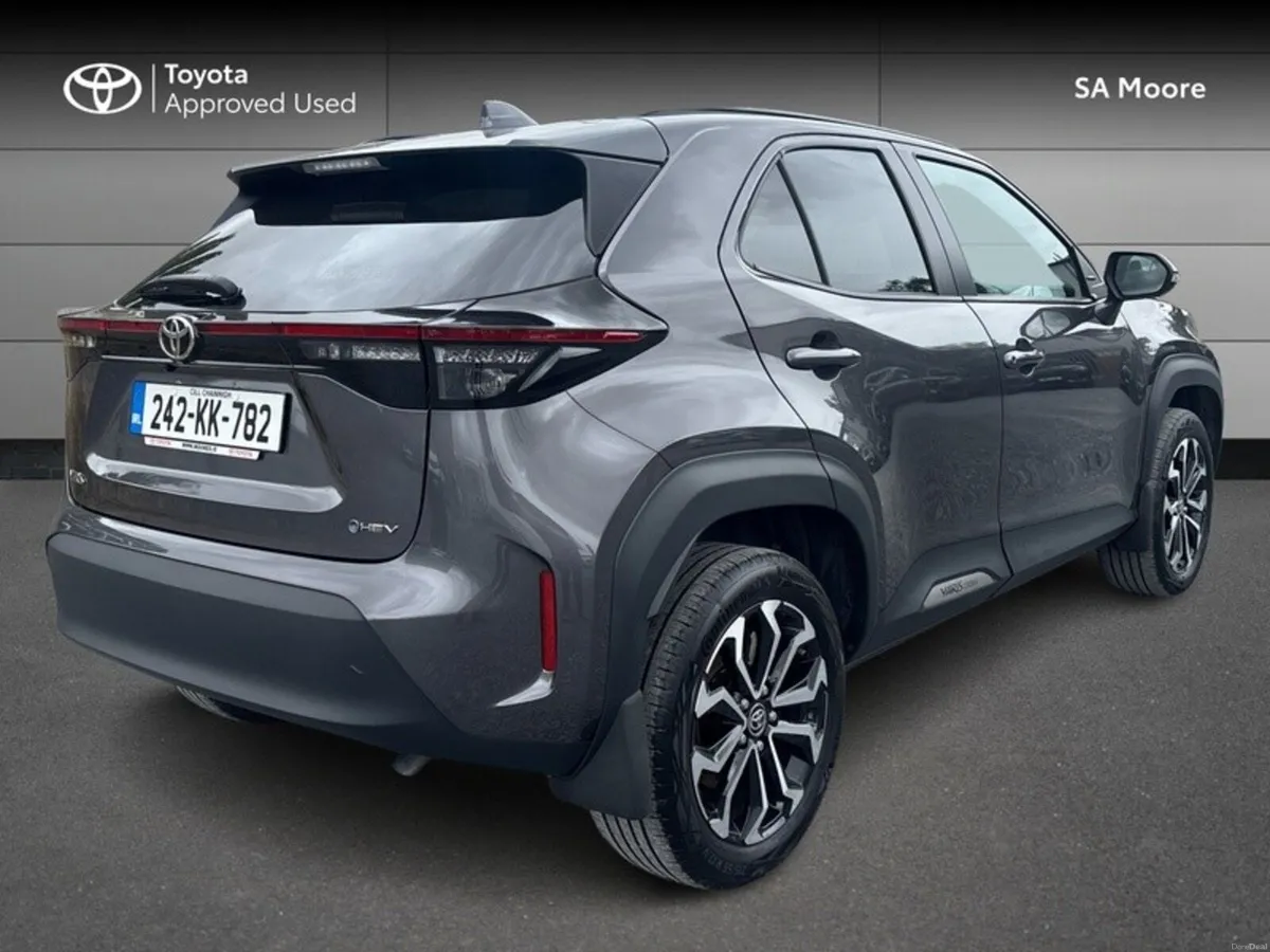 Toyota Yaris Cross HYBRID LUNA SPORT - Image 2