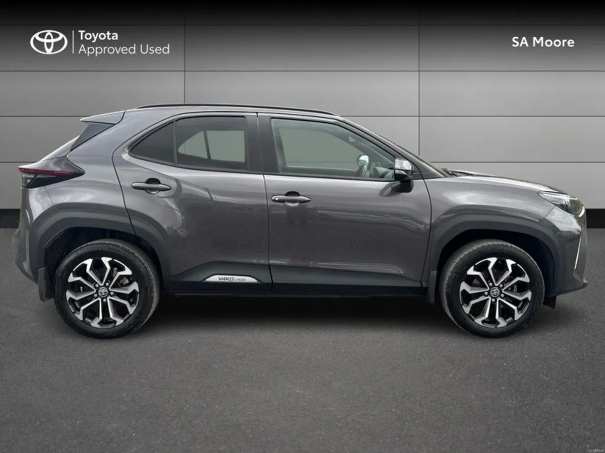 Toyota Yaris Cross HYBRID LUNA SPORT - Image 3