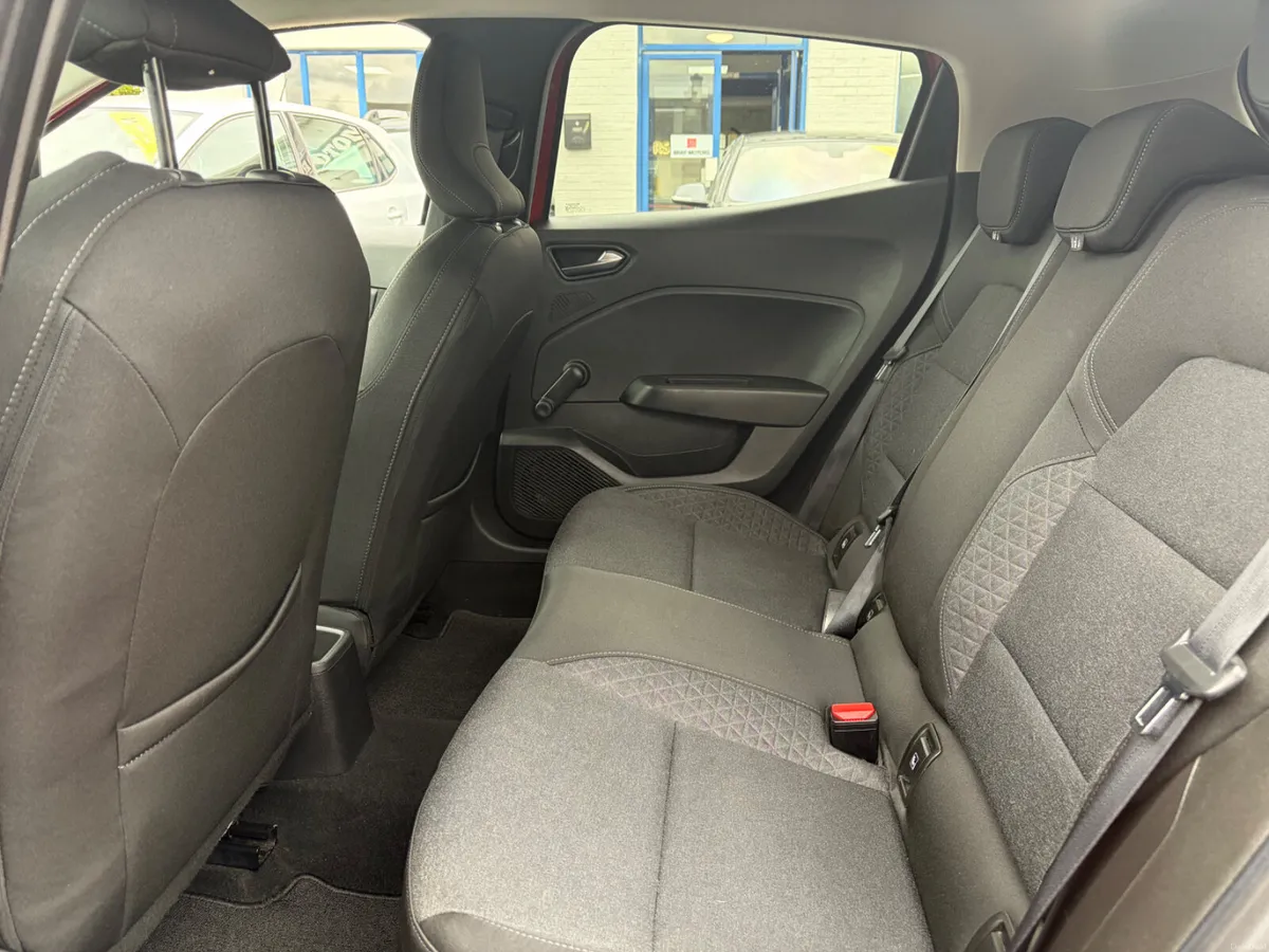 2021 RENAULT CLIO 1.0 PETROL ICONIC - Image 6