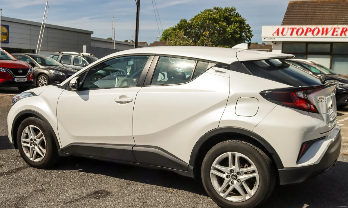 2023 Toyota C-HR+  1.8 Petrol Hynrid AUTO - Image 5