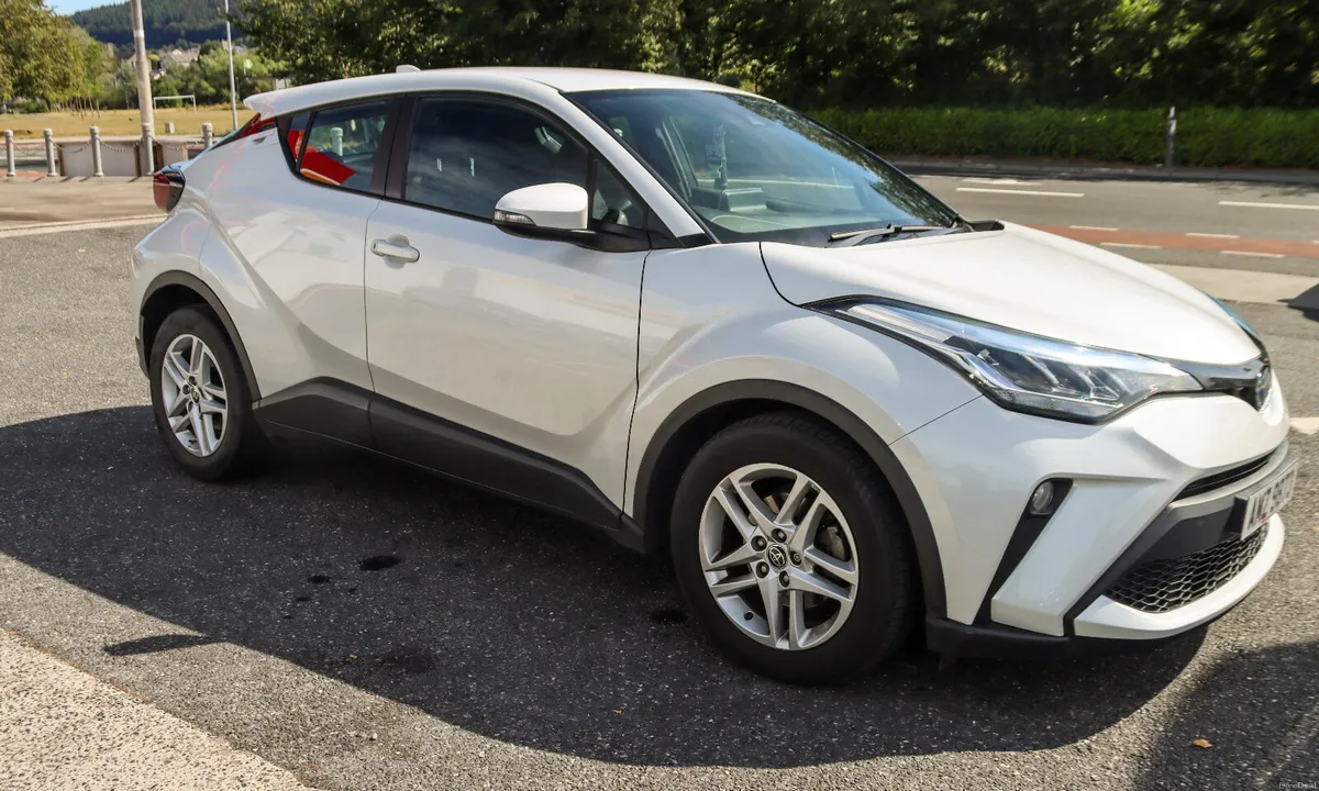 2023 Toyota C-HR+  1.8 Petrol Hynrid AUTO - Image 3