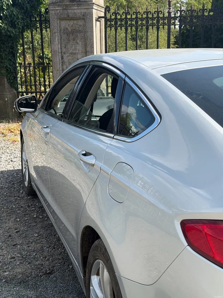 Ford Mondeo ZETEC 1.6L TDCI 115ps 4DR - Image 6