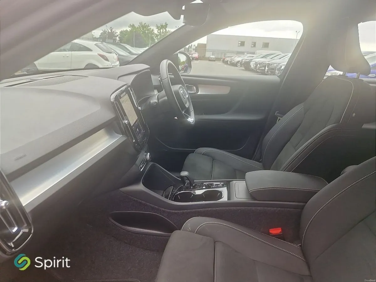 Volvo XC40 B3 Mild Hybrid Plus - Image 3